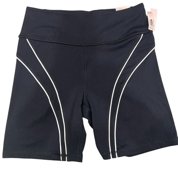 New Victoria Secret Women's Black Athletic Shorts, Women Pocket shorts, Size L‎ - Picture 3 of 10